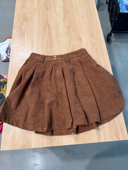Pleated brown short skirt