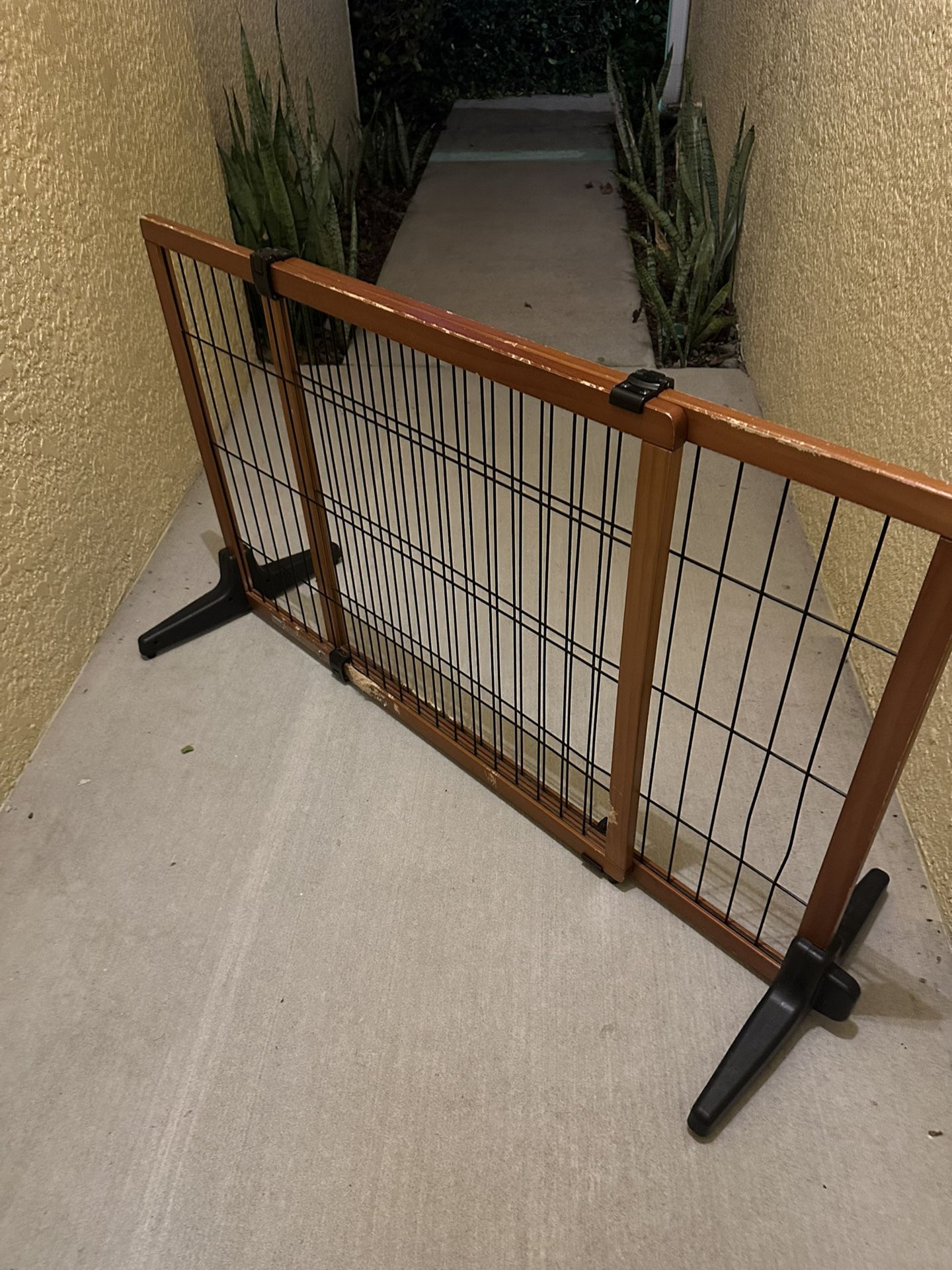 Adjustable Baby/Pet Gate