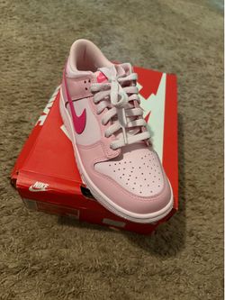 Girls Grade School Nike Dunks Size 6.5