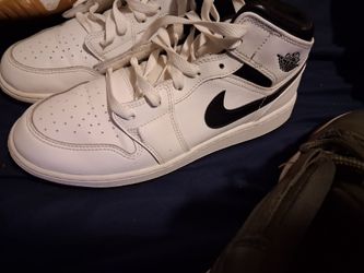 Shoes size 8 and 9