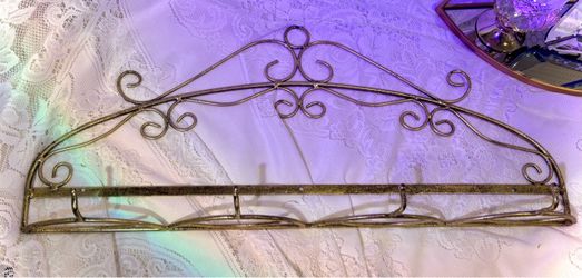 Gold Scrollwork Metal Wall Hook Rack