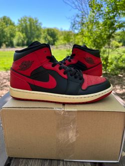 Nike Air Jordan Retro 1 Mid Banned Size 10.5 Men