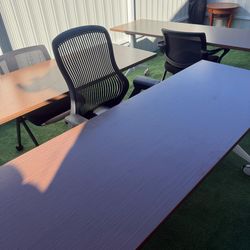 desk table and one chair