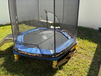Trampoline (see pics lots of wear and tear)