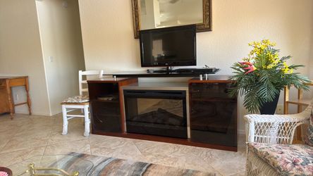 Fireplace/Entertainment Center