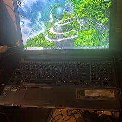 Acer Aspire i7 Laptop with Charger (No Battery) – Works Great