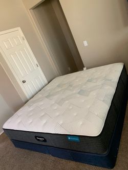 KING BEAUTYREST MATTRESS AND FREE BOX SPRINGS
