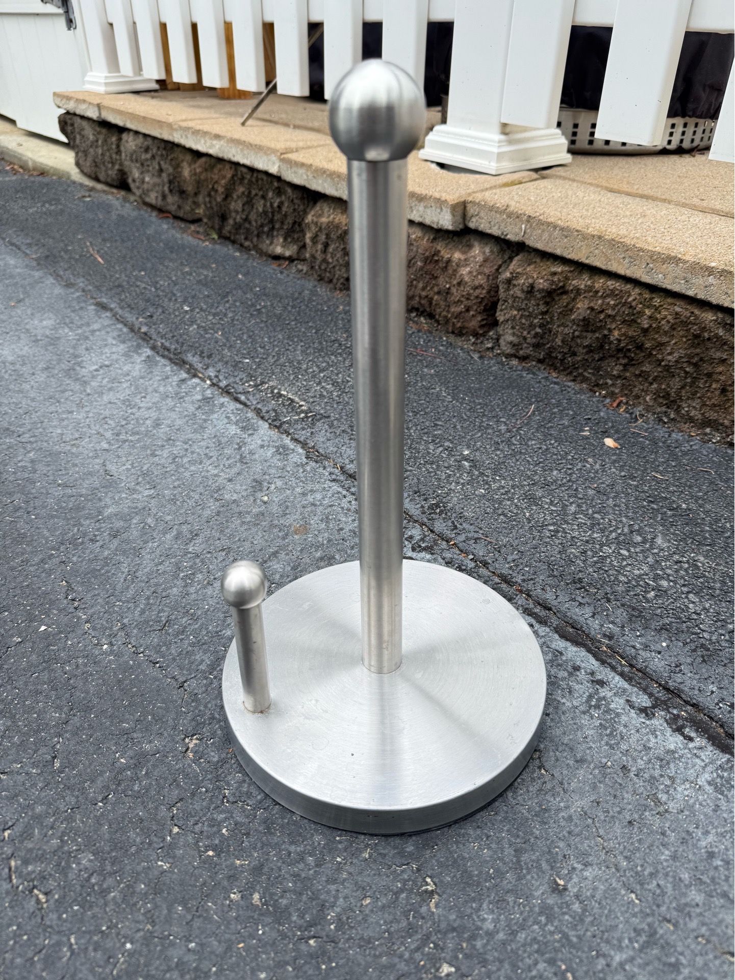 Paper towel holder