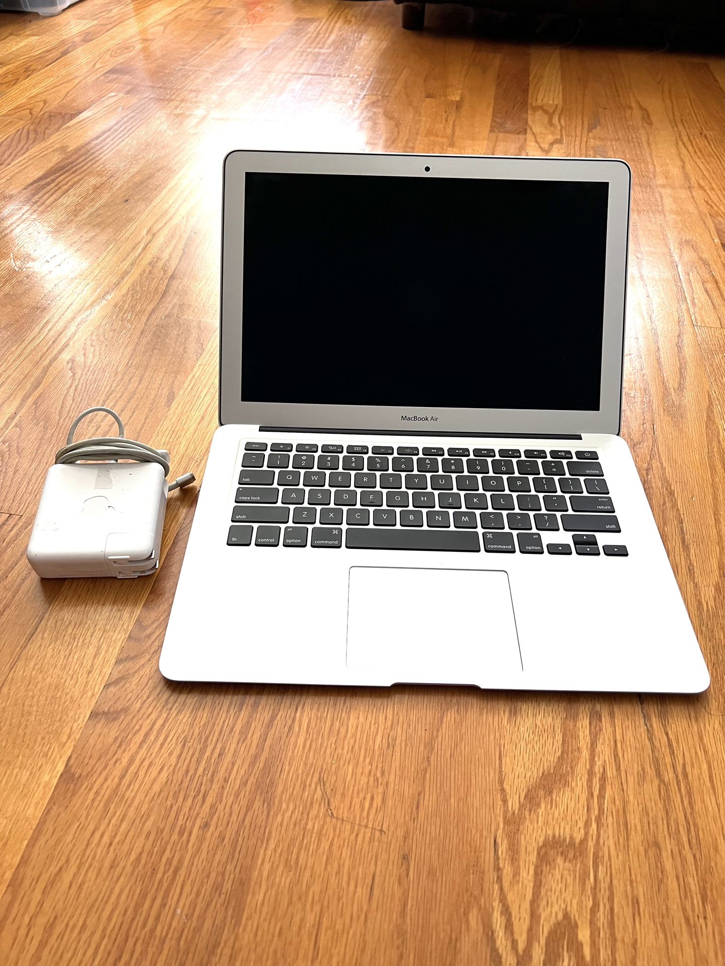 13 Macbook Air 2015 Dual OS Win11 Pro & Sequoia Intel i7 @2.2Ghz