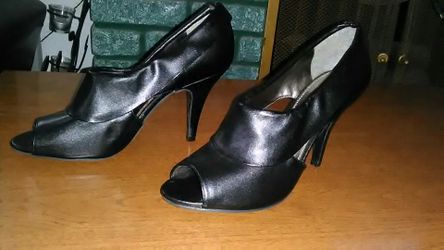 Women's high heel shoes: size 7! New!