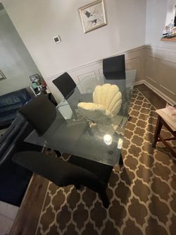 Glass Dining Table w/ Unique Shell Base + 4 Chairs