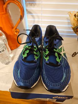 New ASICS sise 9 1/2