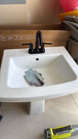 Free Pedestal sink