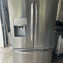 REFRIGERATOR 