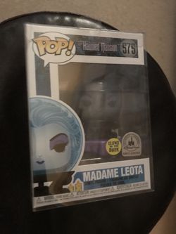 Funko pop Disney park exclusive glow in the dark haunted mansion madame Leota