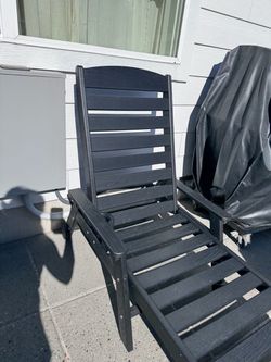 Outdoor lounge chairs