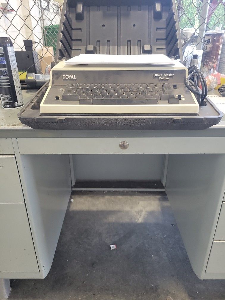 Royal Office Master Deluxe Typewriter 
