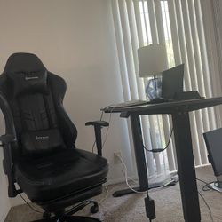 Adjustable Table With Gaming Chairs 