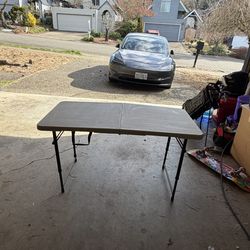 8 Foldable Tables (4ft)