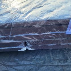 Brand New King Size Pillowtop Mattress Included Box Spring Free Delivery 