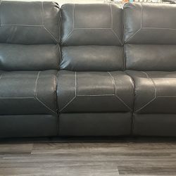 🚨 MUST SELL TODAY — Reclining Couch + Loveseat Set — $700 (Firm) 🚨