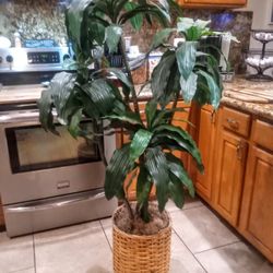 ARTIFICIAL TREE IN BASKET 