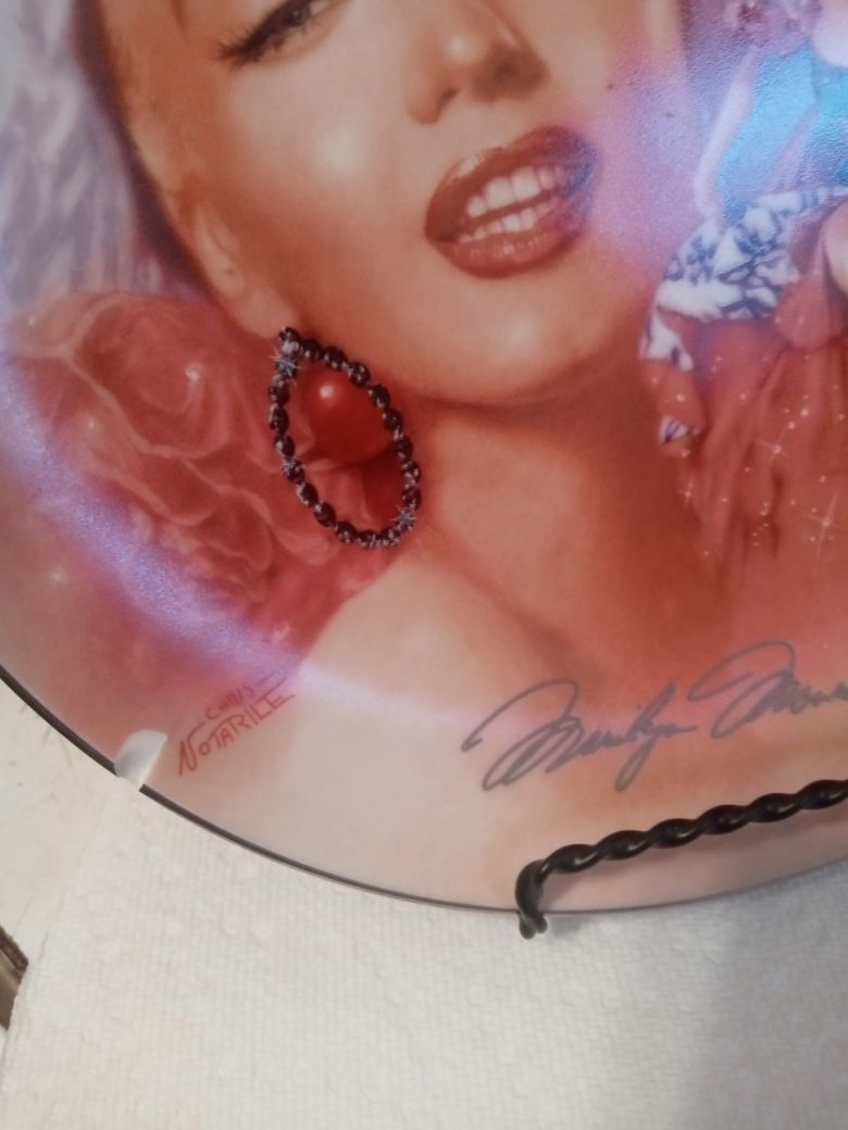 Marylin monroe plates ....