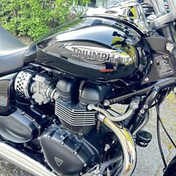 Motorcycle 2009 Triumph Speedmaster