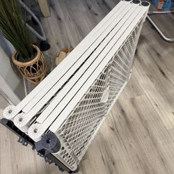 Baby gate / Play yard