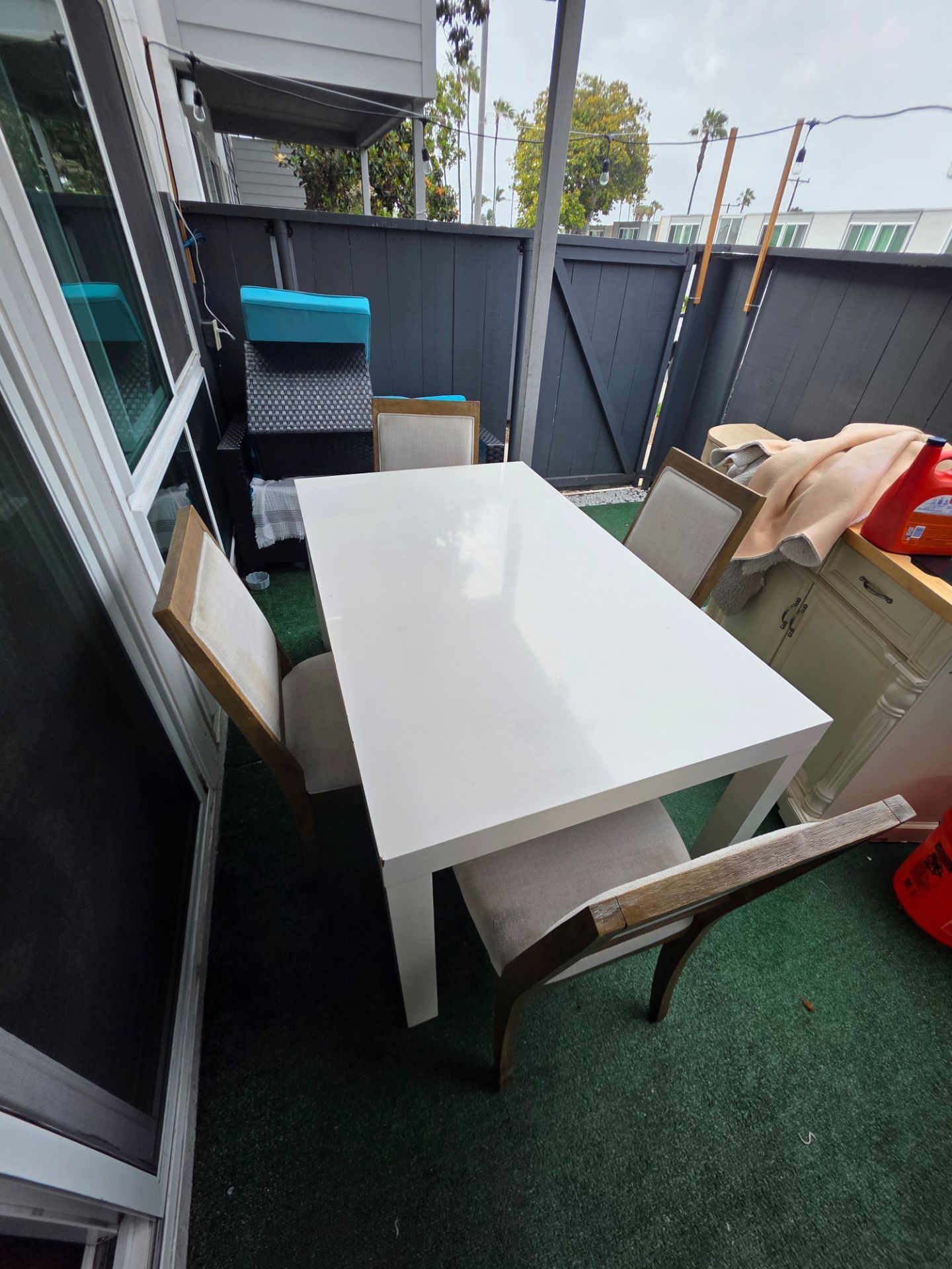 West elm white lacquer dining table with 4 chairs