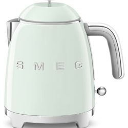 SMEG Mini 50's Retro Style 3 Cup Electric Kettle with Double Wall Anti Slip Base and Water Level Indicator (Pastel Green)