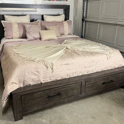 Call King Bed Frame With Storage. Plush And Comfortable Mattress.. all in good condition. Hablo español y entrego