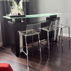 Modern Freestanding bar With Stools 