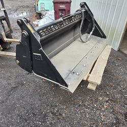 Caterpillar 67" 4n1 skid steer bucket never used