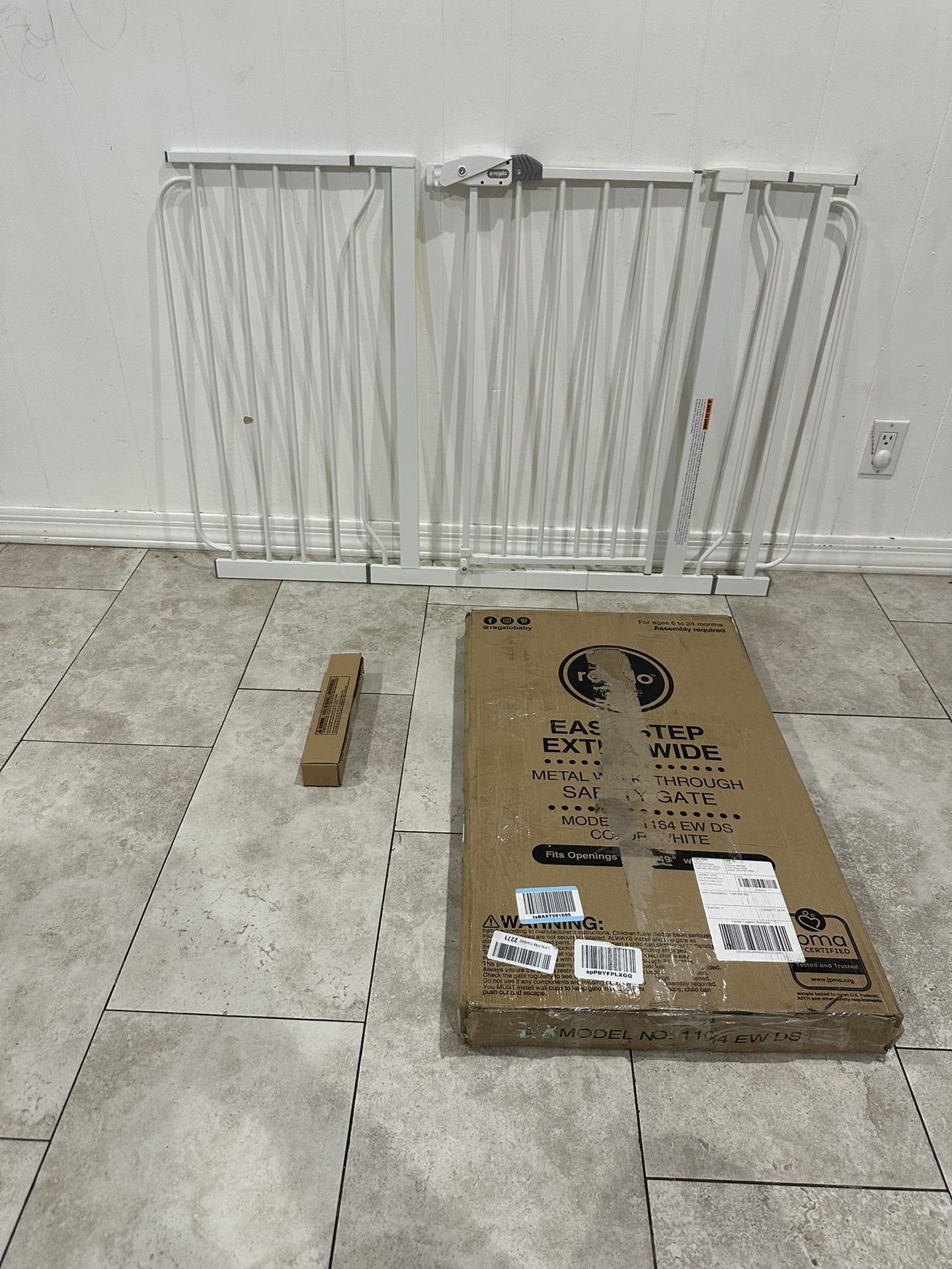Extra Wide Adjustable Pet Gate / Baby Gate - Fits Openings 29” - 49”