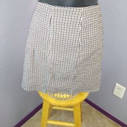 Brown and black plaid pattern skirt size medium
75% cotton, 22% polyester and 3% shein

