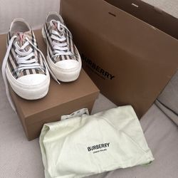 Burberry Shoes 