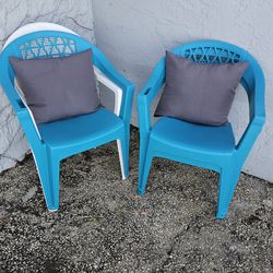 FREE PILLOWS  4  PLASTIC PATIO CHAIRS  $10 each FIRM