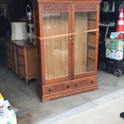 Vintage Glass Case With 4 Glass Shelfs