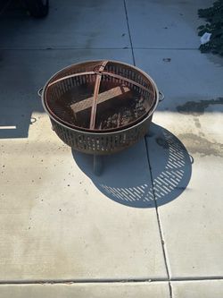 Outdoor Metal Fire Pit with Spark Screen