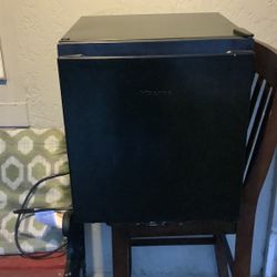 Mini Fridge Black   By.  HiSENSE