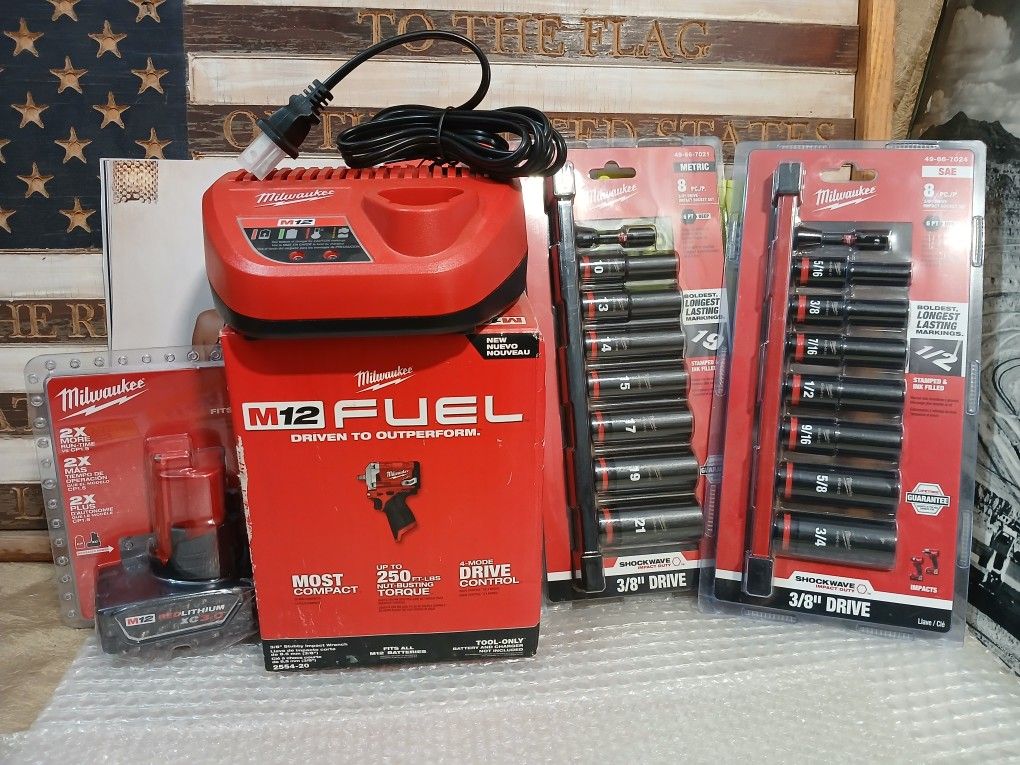 NEW MILWAUKEE M12 FUEL 3/8 IMPACT WRENCH KIT