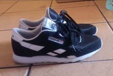 REEBOK SIZE 9.5 MENS