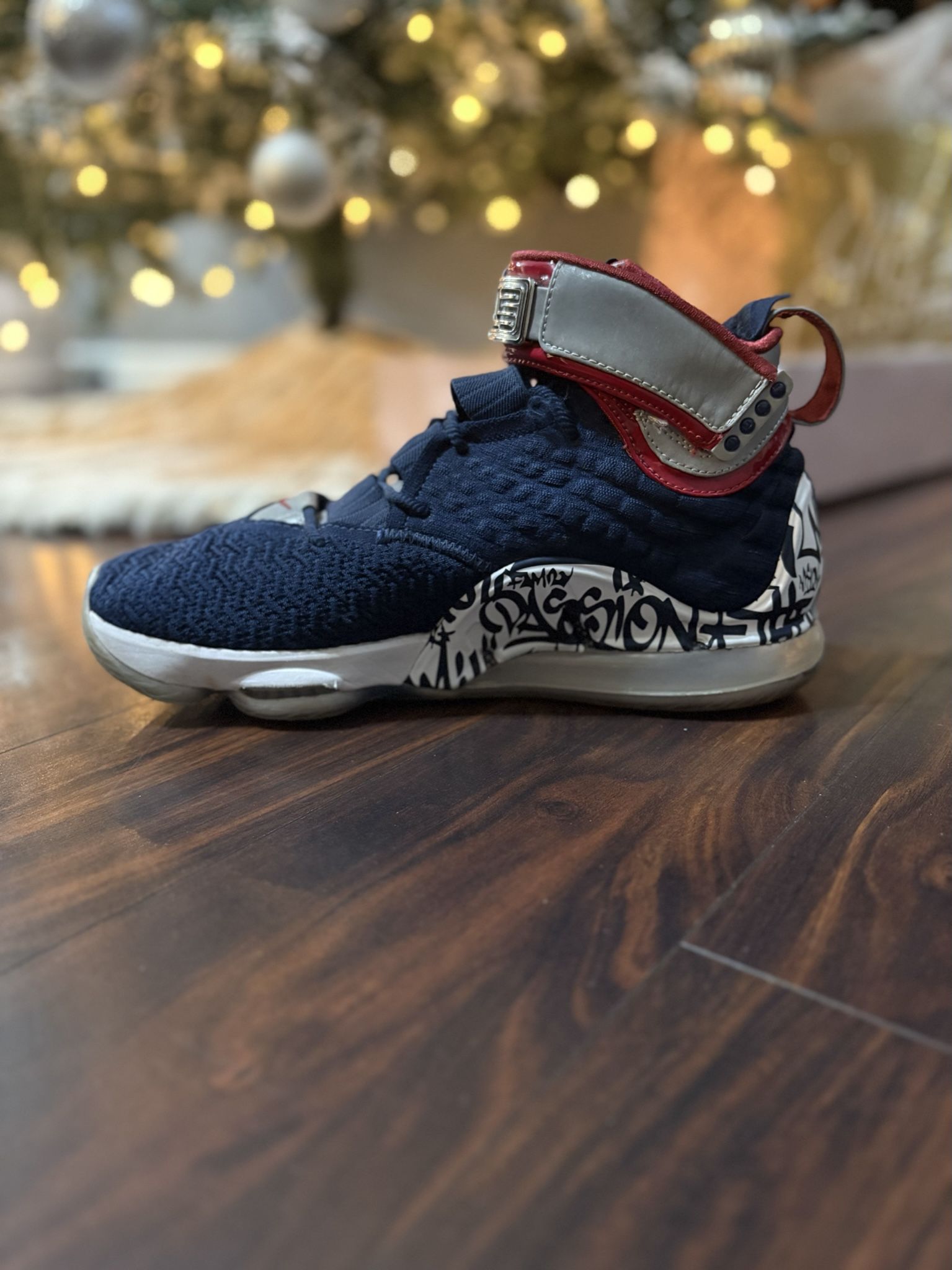 Nike LeBron 17 graffiti remix size 10