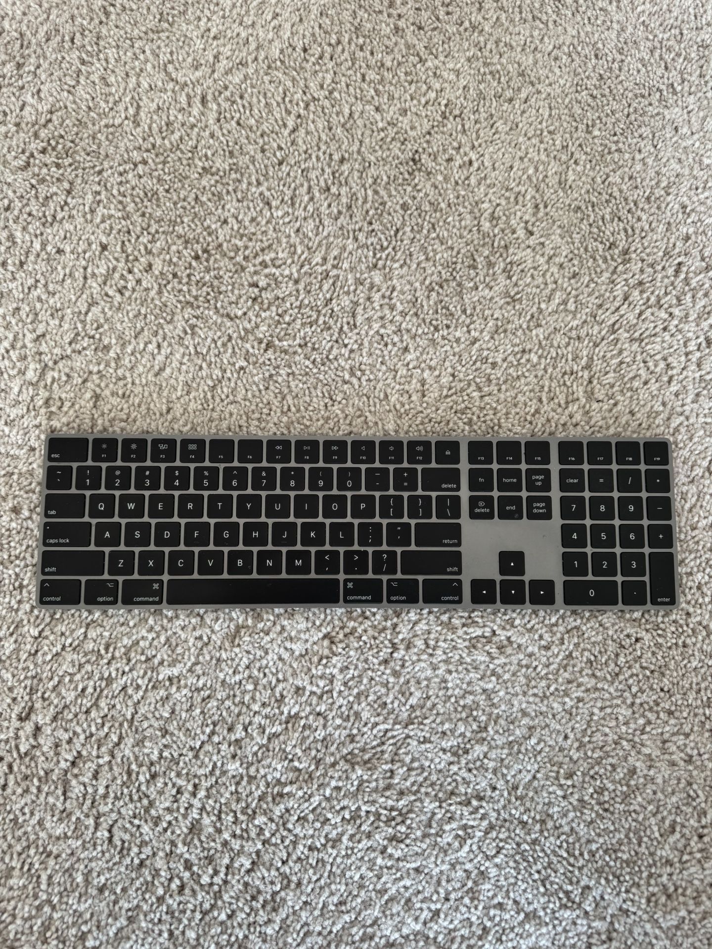 Apple Keyboard w/ Numeric Keypad - Like New