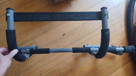 Iron Gym ProFit doorway pull-up bar