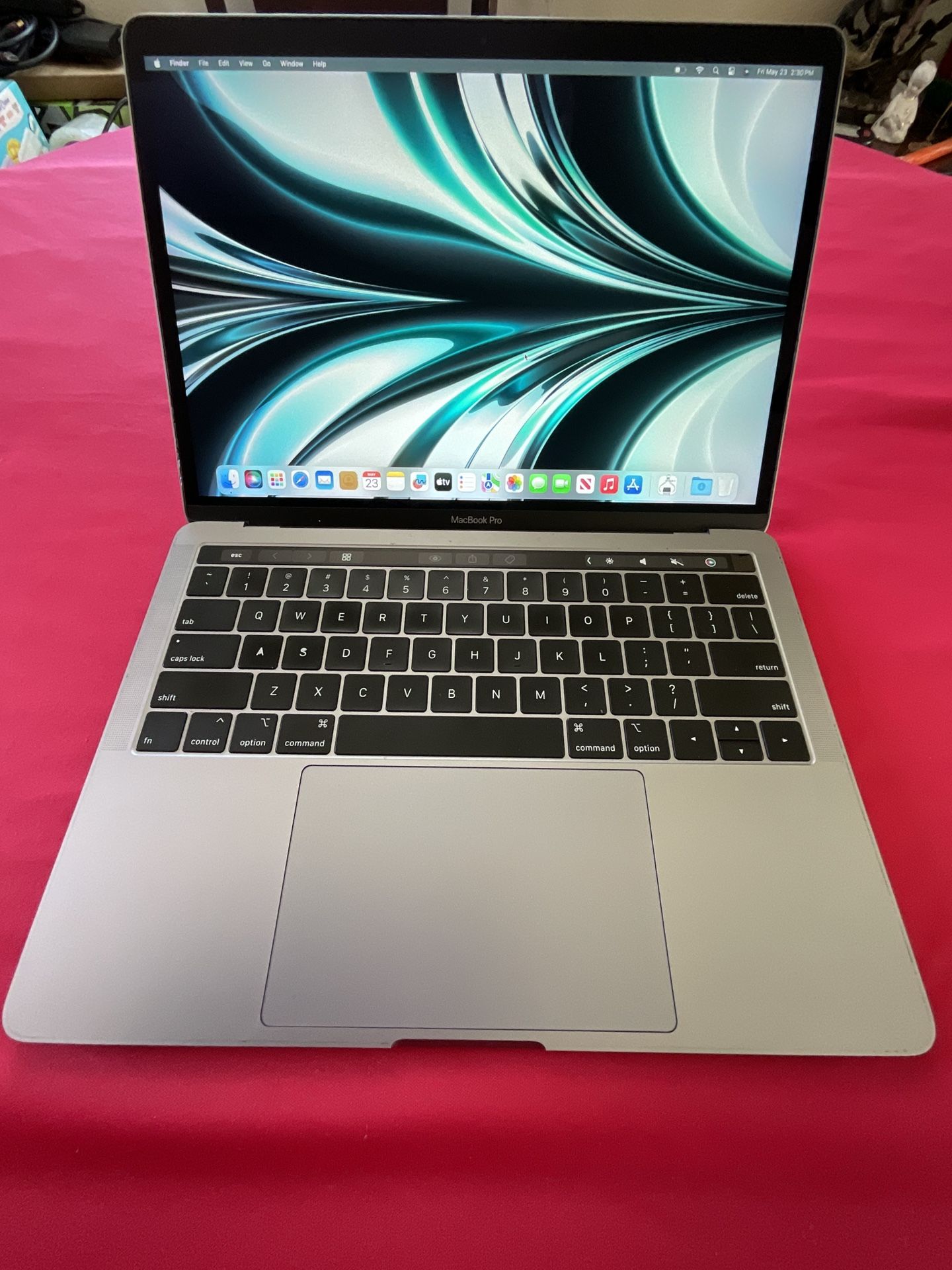 MacBook Pro Touch Bar 13” 2018 Nice