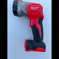 Milwaukee Tools M18 18-Volt Lithium-lon Cordless 100 Lumens LED Flashlight 