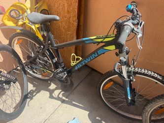 B'Twin Rockrider Mountain Bike