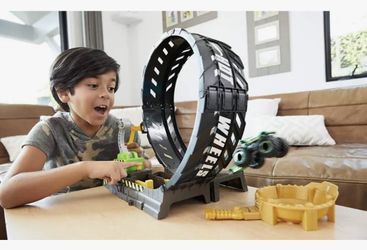 Hot Wheels Monster Truck Epic Loop